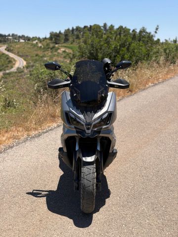 מודעת רכב סאן יאנג ADX 300