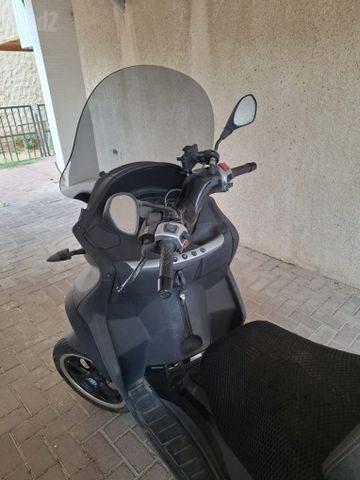 מודעת רכב פיאג'ו MP3 300