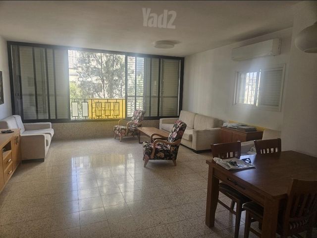 האשל 17