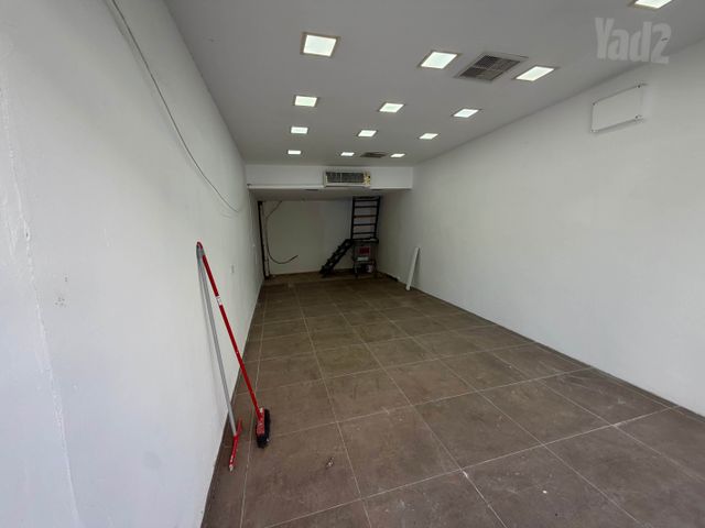 חנויות/ שטח מסחרי