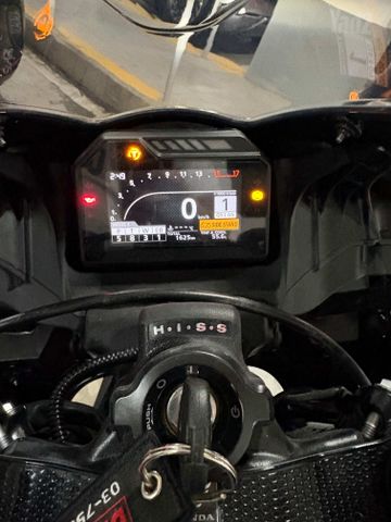 מודעת רכב הונדה CBR600RR