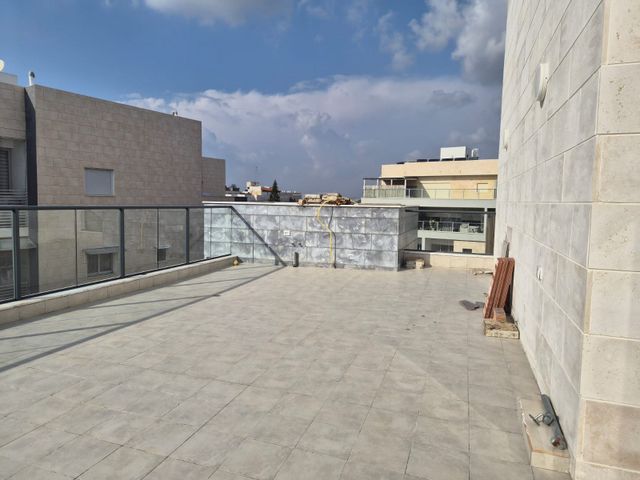 מניה שוחט 