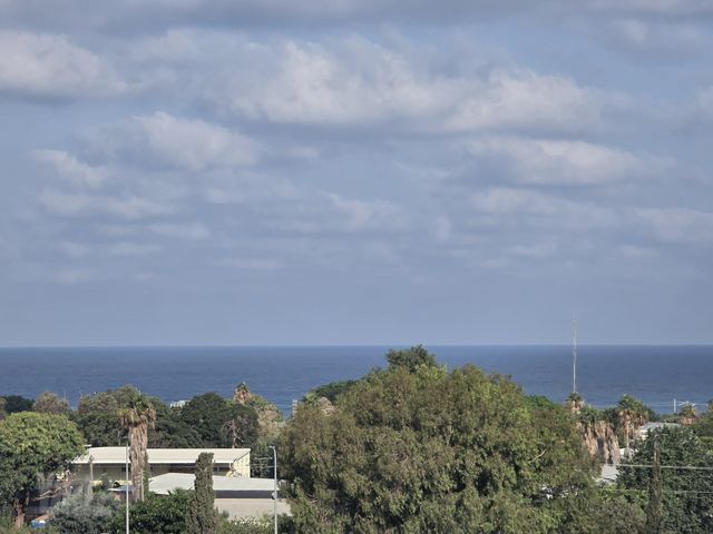 שדרות יצחק שמיר 17