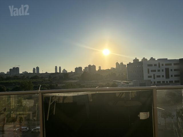 שדרות טום לנטוס 13