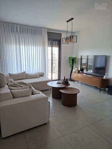 יעל רום 19