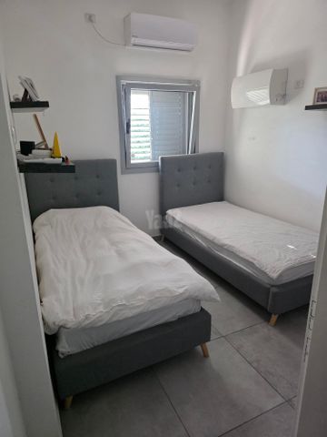 שרה אהרונסון 40