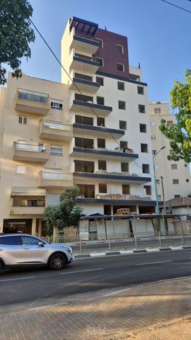דירה, שיכון מפ"ם, פתח תקווה