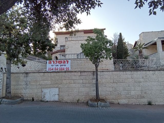 נחום אהרנפלד 