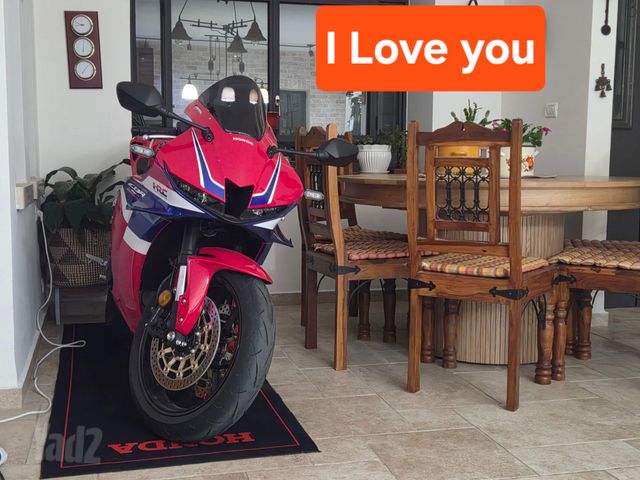מודעת רכב הונדה CBR600RR
