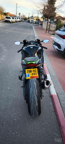 מודעת רכב קאוואסאקי נינג'ה ZX 10R