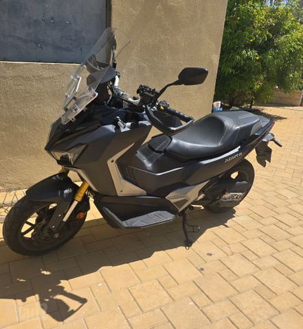 מודעת רכב סאן יאנג ADX400