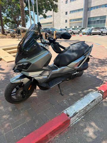 מודעת רכב סאן יאנג ADX 300