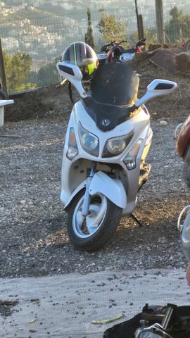 מודעת רכב סאן יאנג ג'וי-מקס 250