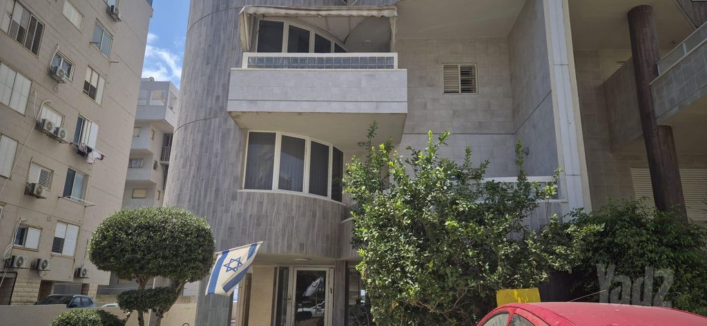שדרות ז'בוטינסקי 10