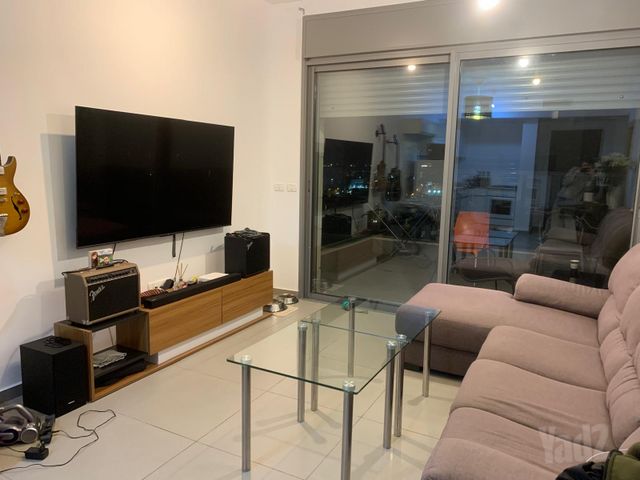 הנשיא 75
