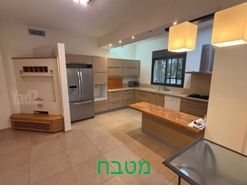 כיכר היינריך היינה 18