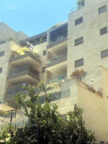 משה לרר 18