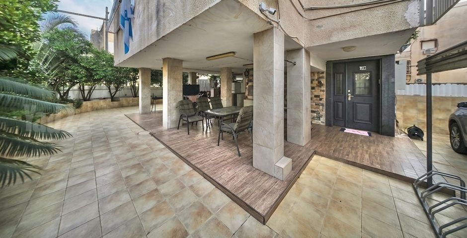 Holon, Israel 3