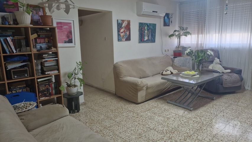 השקדים 