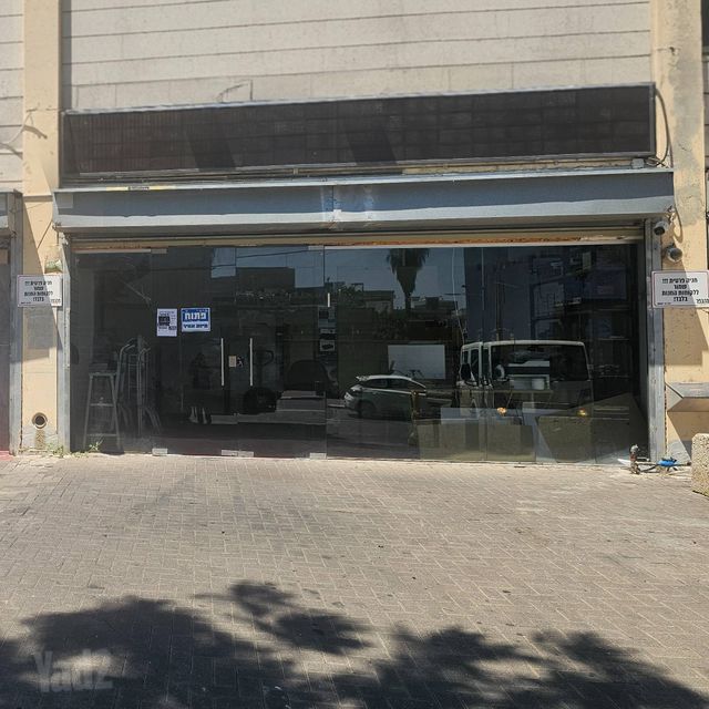 חנויות/ שטח מסחרי