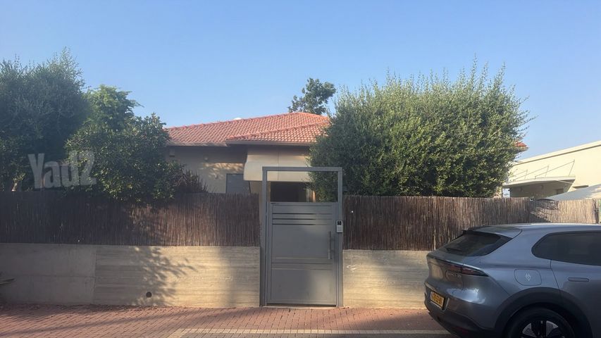 הזית 1