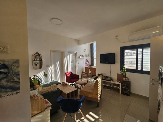 שוקן 15