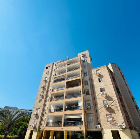 דירה, נווה ברבור, כפר שלם מערב, תל אביב יפו