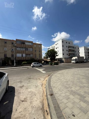 אפרים צור 33