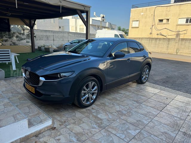 מודעת רכב מאזדה CX-30