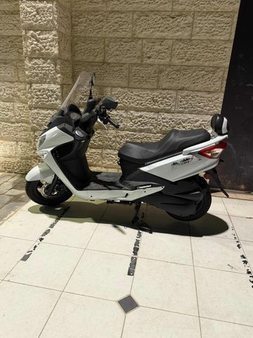 מודעת רכב סאן יאנג ג'וי רייד 200