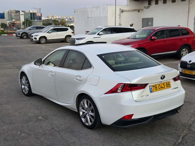 IS Premium 300h היברידי אוט׳ 2.5 (181 כ״ס) [2013-2021]