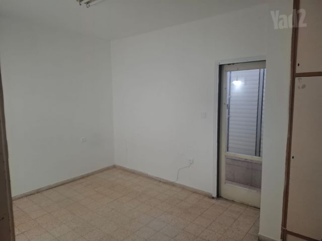 חומה ומגדל 35