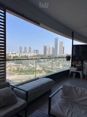 דרך מנחם בגין 158