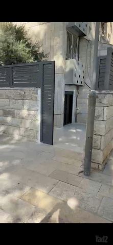החסידה 