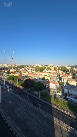 שדרות העצמאות 77