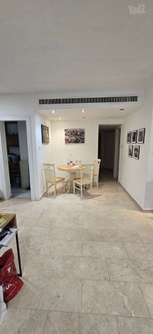 Holon, Israel 13