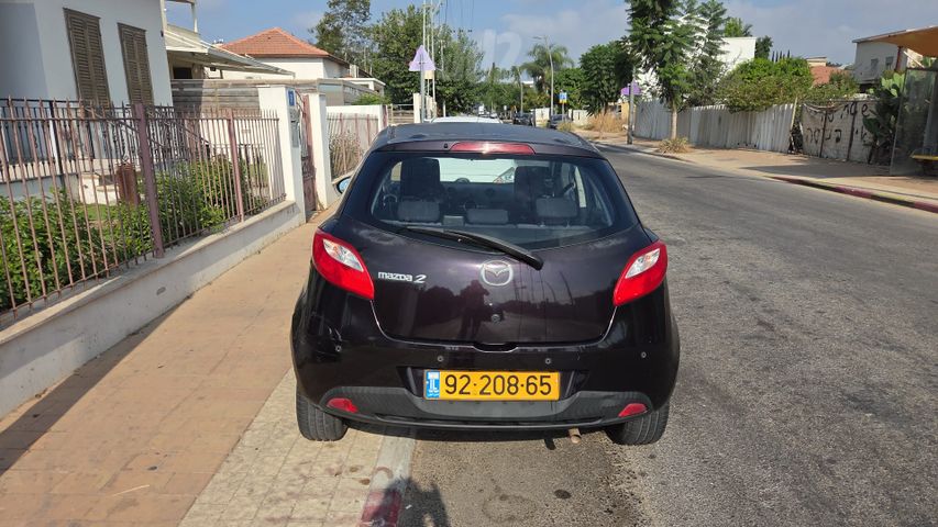 מודעת רכב מאזדה 2