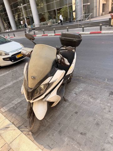 מודעת רכב קימקו דאון-טאון 350