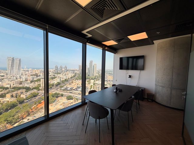 דרך מנחם בגין 156