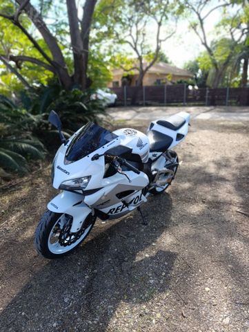 מודעת רכב הונדה CBR1000RR