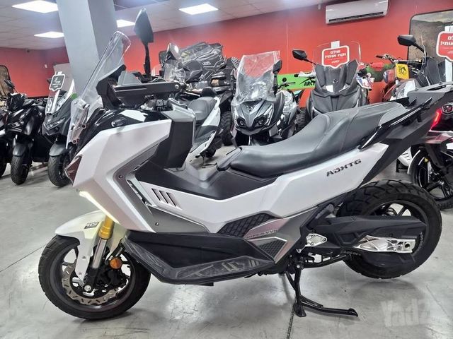 מודעת רכב סאן יאנג ADX400