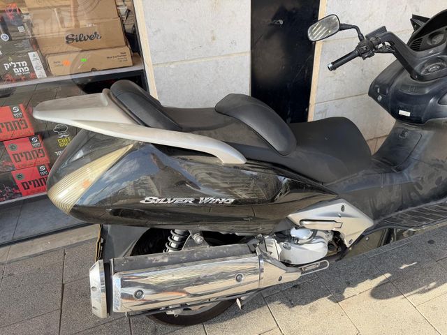 מודעת רכב הונדה סילבר-ווינג 600