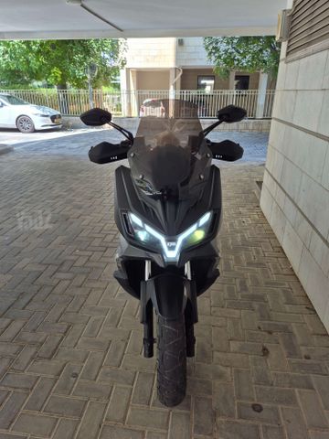 מודעת רכב סאן יאנג ADX 300