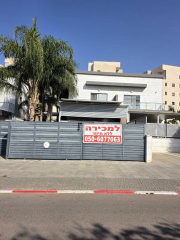 נצרים 92