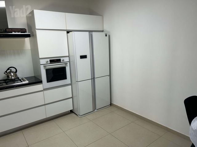 שדרות יצחק שמיר 18