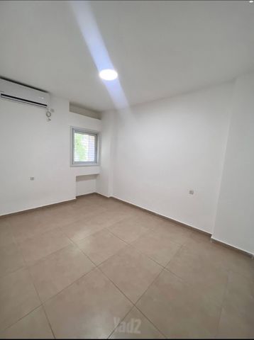 Holon, Israel 7