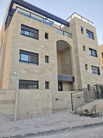 המצפה 8