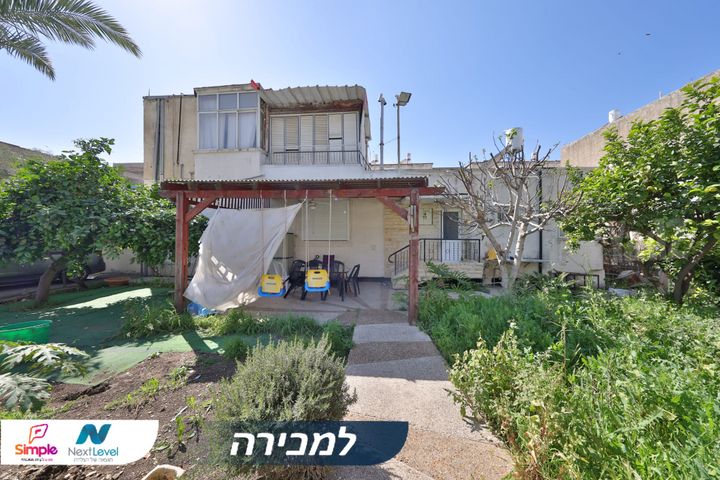 דו משפחתי, קרית אתא