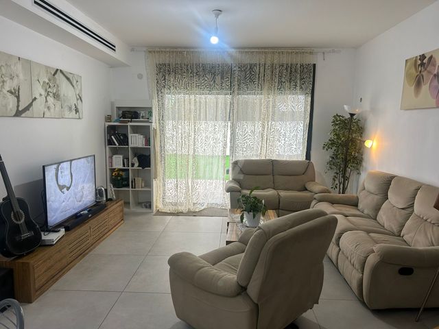 דירת גן, יצחק שמיר, נהריה