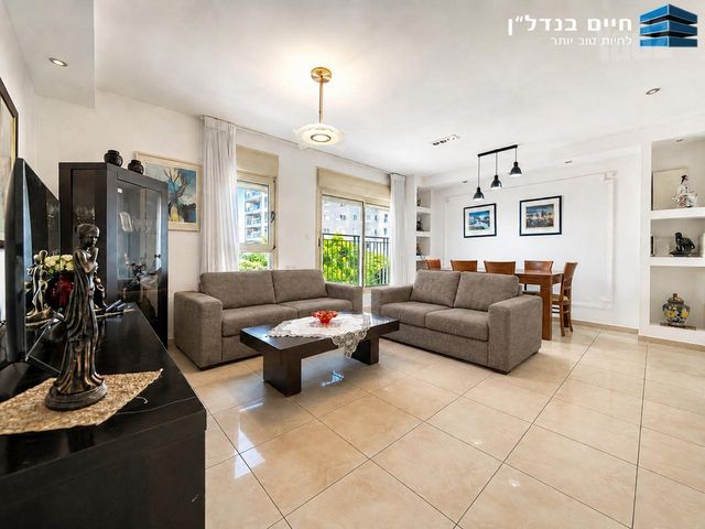 דופלקס, שטח 9, גבעתיים